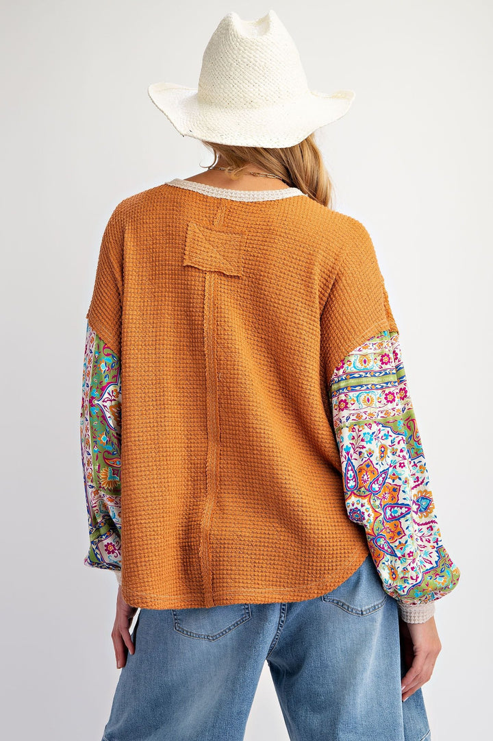 Easel Print Sleeve Mixed Fabric Thermal Knit Top