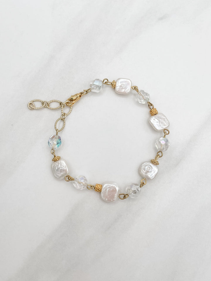 Ethereal Pearl Bracelet with Clear Beads