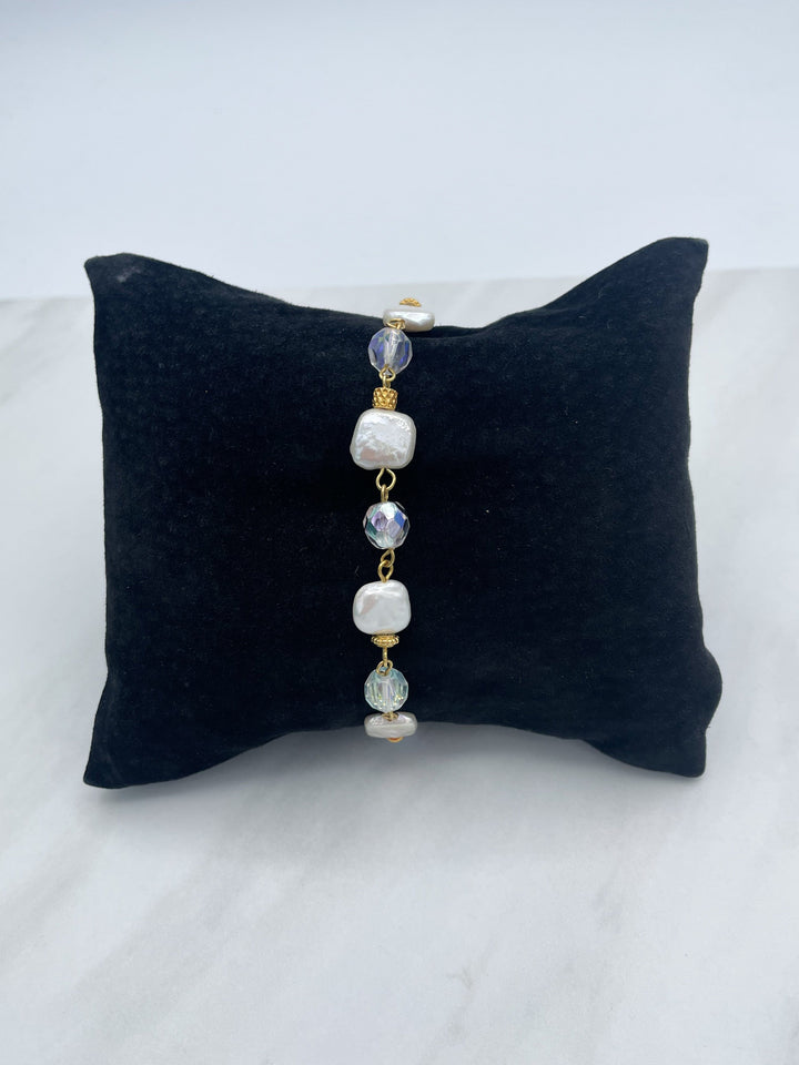 Ethereal Pearl Bracelet with Clear Beads