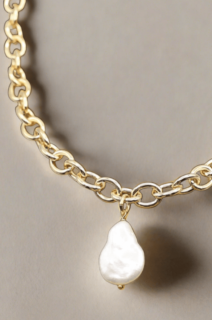 Gold Necklace with Flat Coin Freshwater Pearl