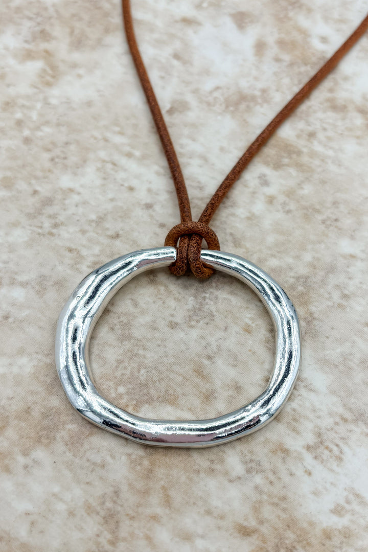 Rippled Oval Pendant Short Thick Leather Cord Necklace