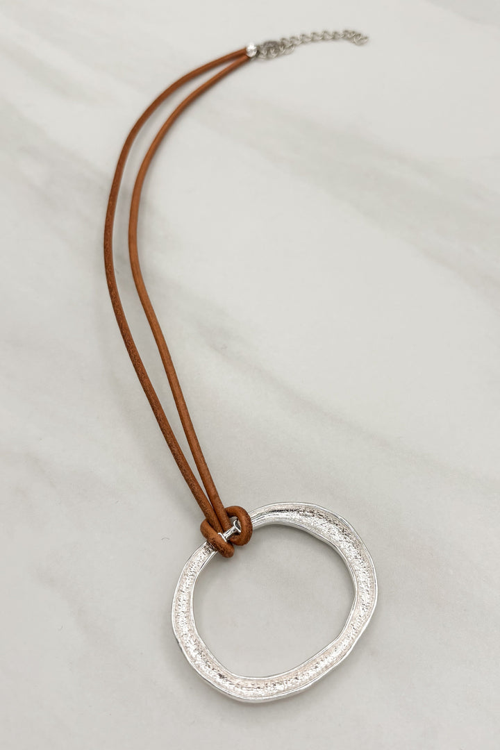 Rippled Oval Pendant Short Thick Leather Cord Necklace