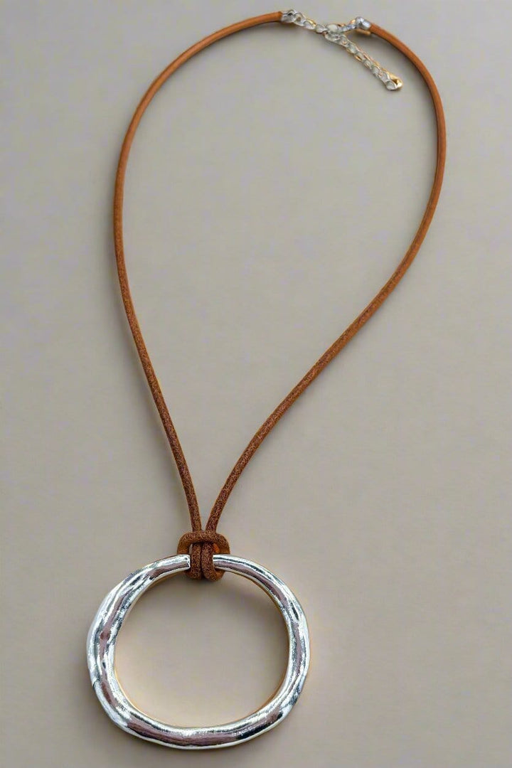 Rippled Oval Pendant Short Thick Leather Cord Necklace