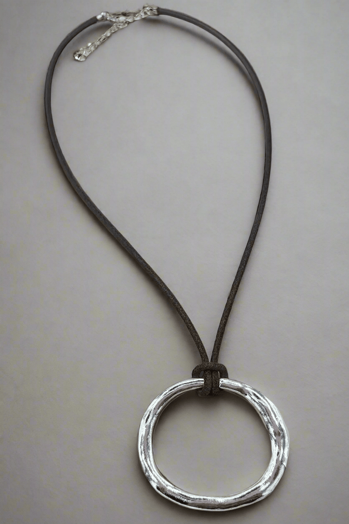 Rippled Oval Pendant Short Thick Leather Cord Necklace