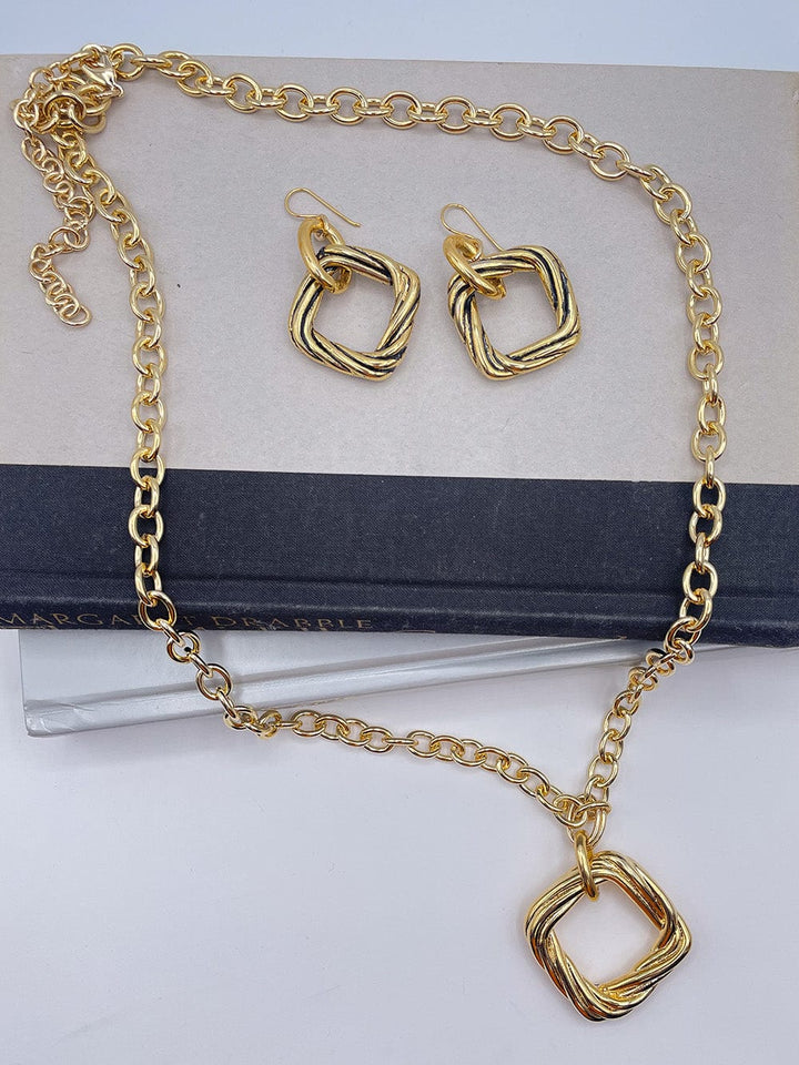 Vintage Gold Twisted Square on Chain Necklace