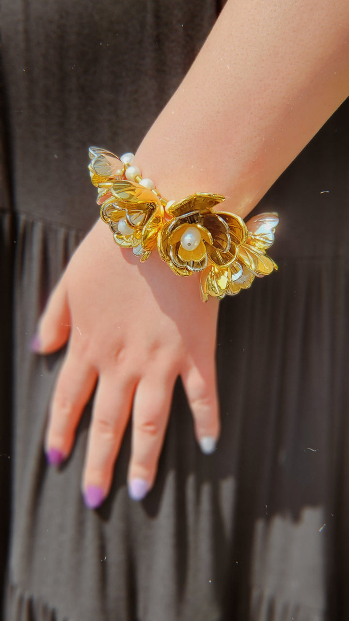 Golden Dancing Trillium Flower Cluster Pearl Bracelet