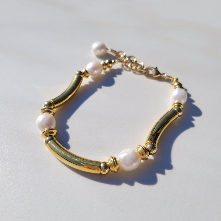 Uncanny Appearance Pearl Bracelet