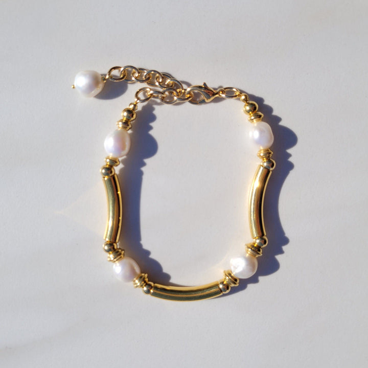 Uncanny Appearance Pearl Bracelet